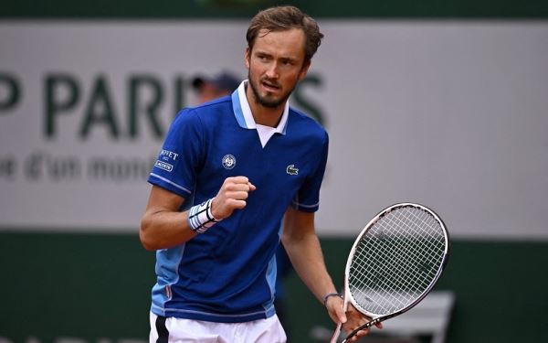 Даниил Медведев пробился в третий круг French Open